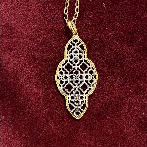 Kendra Scott Abbie long pendant NWT - Picture 11 of 13